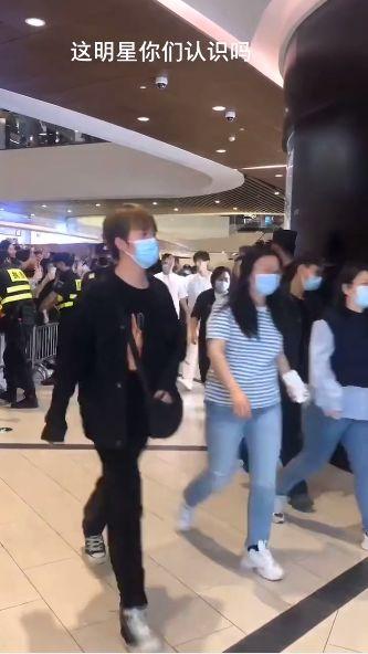 成毅路人爆料视频大全集,揭秘明星私生活瞬间  第2张
