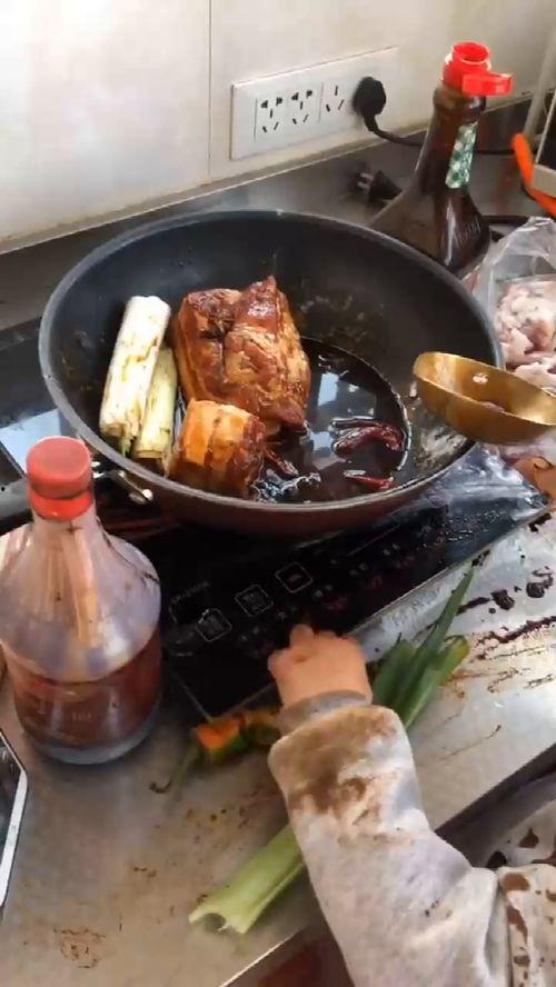 男嘉宾炒菜爆料视频大全,视频大全背后的烹饪奥秘  第2张
