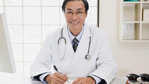 医生爆料女子喝酒视频,引发社会关注  第2张