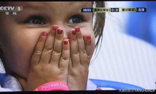 搞笑娱乐吃瓜少女图片,带你领略欢乐瞬间  第2张